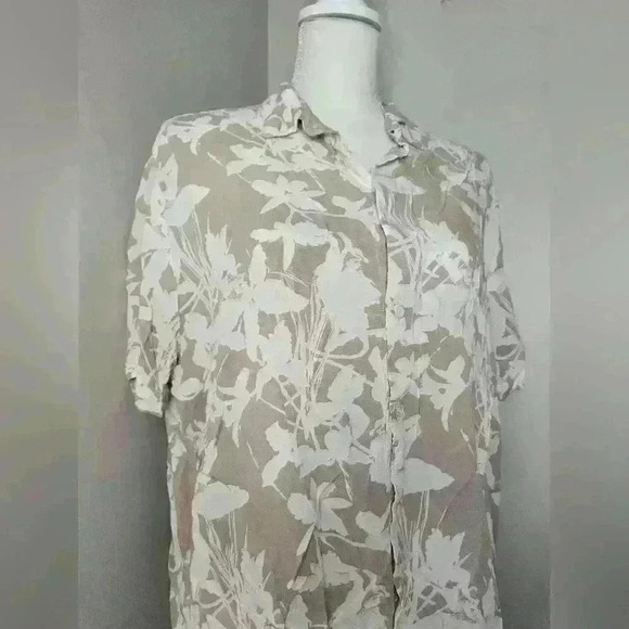 Denim & Flower by Ricky Singh Cuban Collared Hawaiian Shirt - Picture 2 of 6